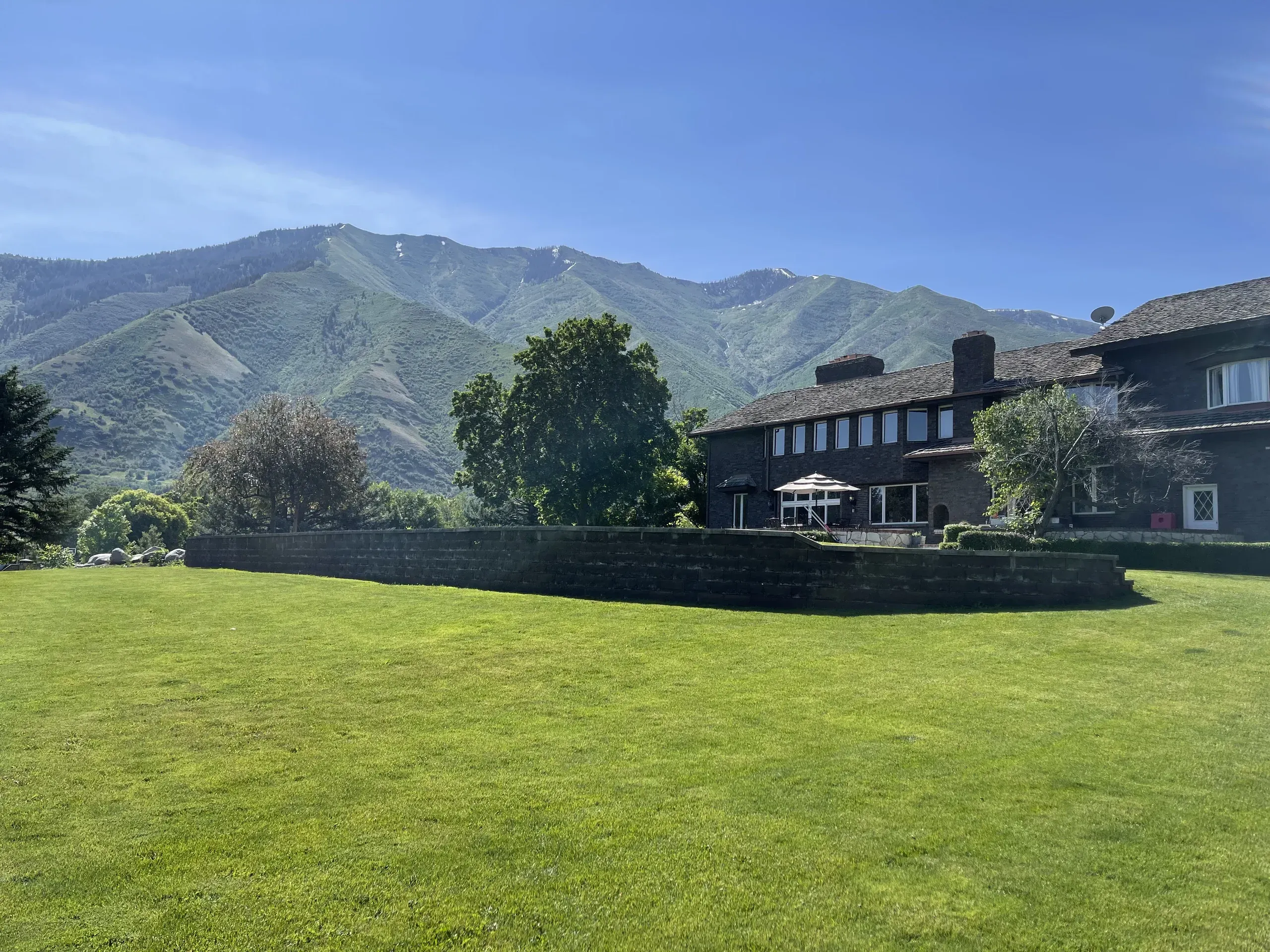The Maple Mountain residence and lawn below Maple Mountain in Mapleton, Utah